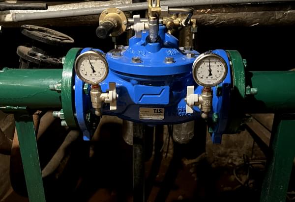 Монтаж редуктора тиску